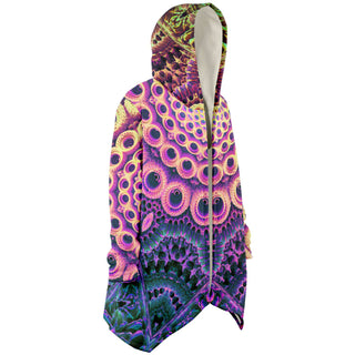 Between Beyonds | Cloak | Makroverset