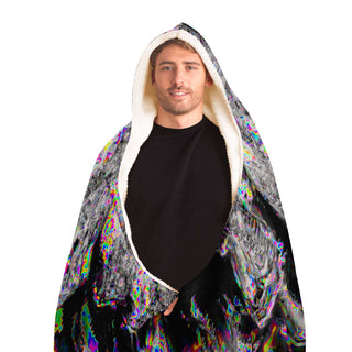 Overglitch_B | Hooded Blanket | Makroverset