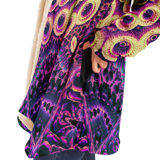 Between Beyonds | Cloak | Makroverset