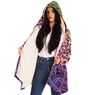 Between Beyonds | Cloak | Makroverset